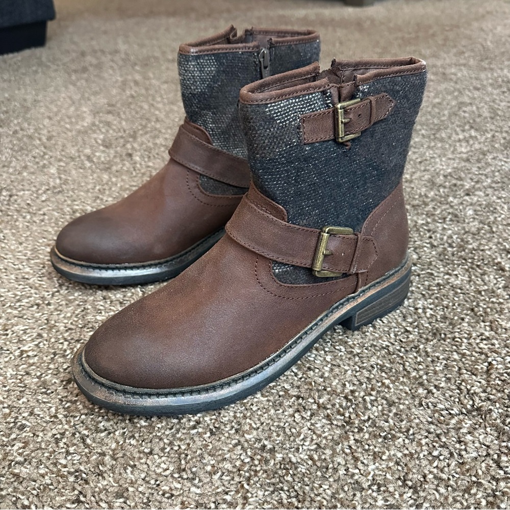White Mountain Carlin Brown Ankle Boots NWOT